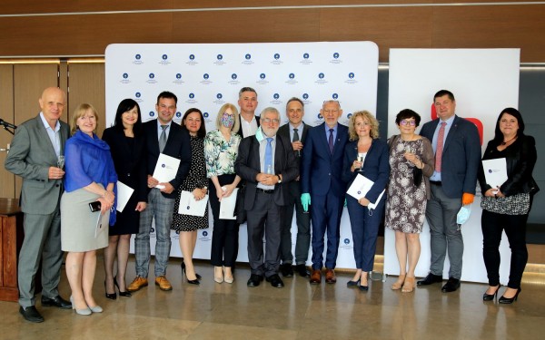 Click to zoom the picture.